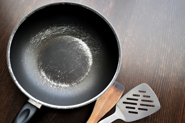 How a Single Scratch on a Nonstick Pan Can Release Millions of Toxic Microplastics Into Your Food, Study Warns